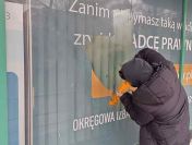 Warszawa usuwanie folii z szyb- usługa zrywania naklejek, usuwanie kleju Folkos
