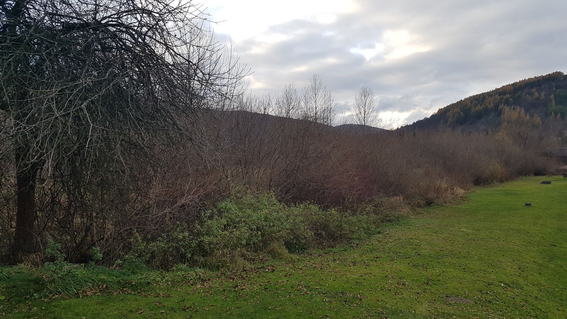 Uzbrojona działka w centrum Bóbrki obok Soliny, idealna pod parking! Bóbrka - Zdjęcie 1