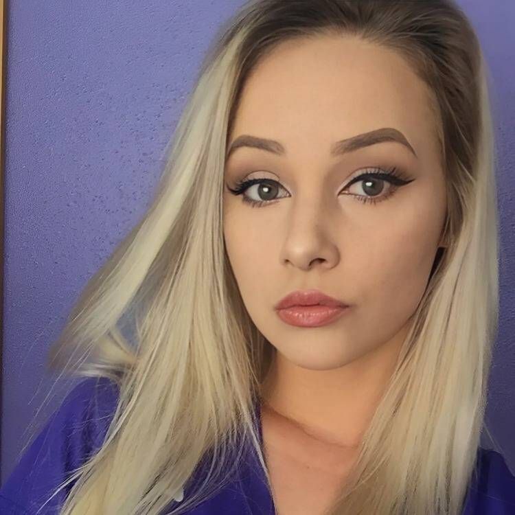 Nudzę się sama w mieszkaniu  - Zdjęcie 1